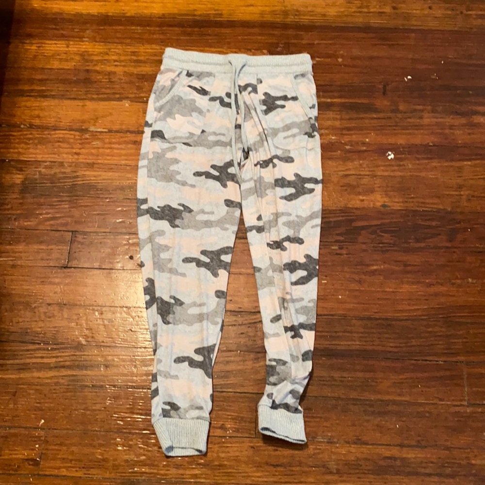 Sweat pants size small camo